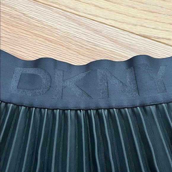 DKNY Pleated Black Faux Leather Skirt - Picture 4 of 11